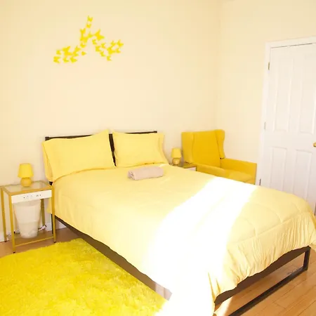 BrightonBeach3-Room w Beach & Balcony